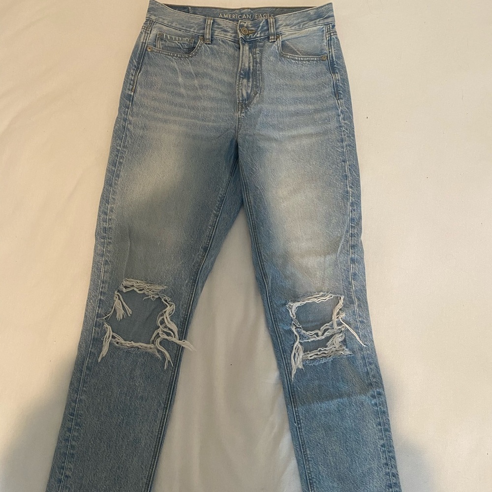 AE High rise mom jeans!